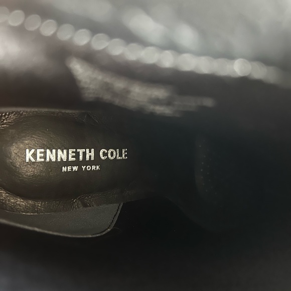 Kenneth Cole Riley 85 Simple Boot. - Picture 8 of 8